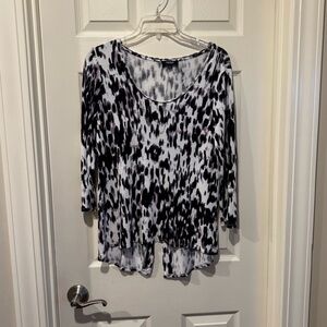 Premise Studio Black, White, and Purple Patterned Long Sleeve Hi-Lo Top